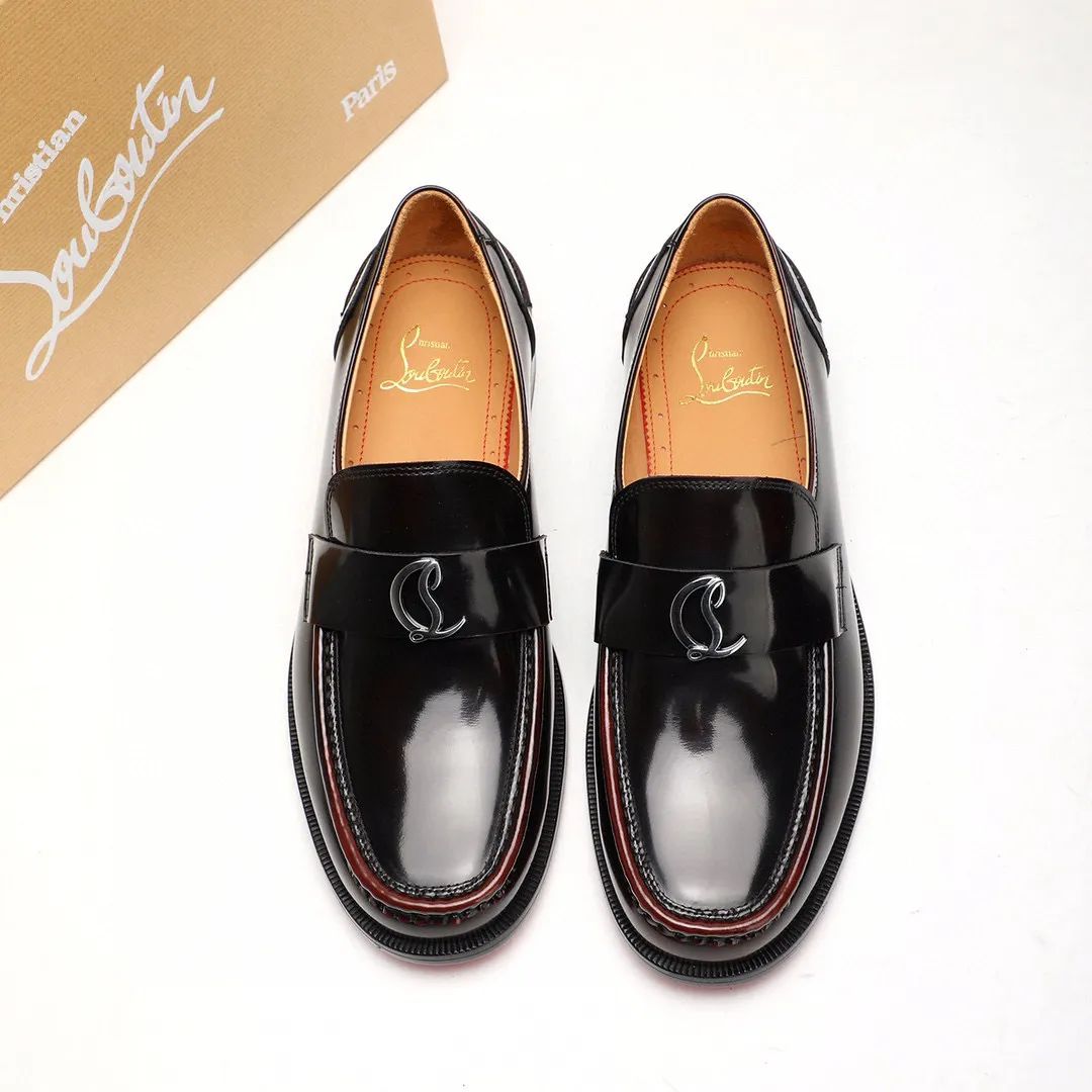 Batch 1,080 yuan 💰••New real shots••CL～High-end men’s 👔casual•loafers with red soles! ••🆑Genuine and top-quality goods from original orders ••✅💯 Purchase goods from top-quality original orders! Original imported patterned cowhide ➕Imported cowhide lining ➕Cowhide feet ➕Original leather outsole~🉑️Feel free to compare the authentic ones! Size: 38-44 (45.46.47 can be customized)